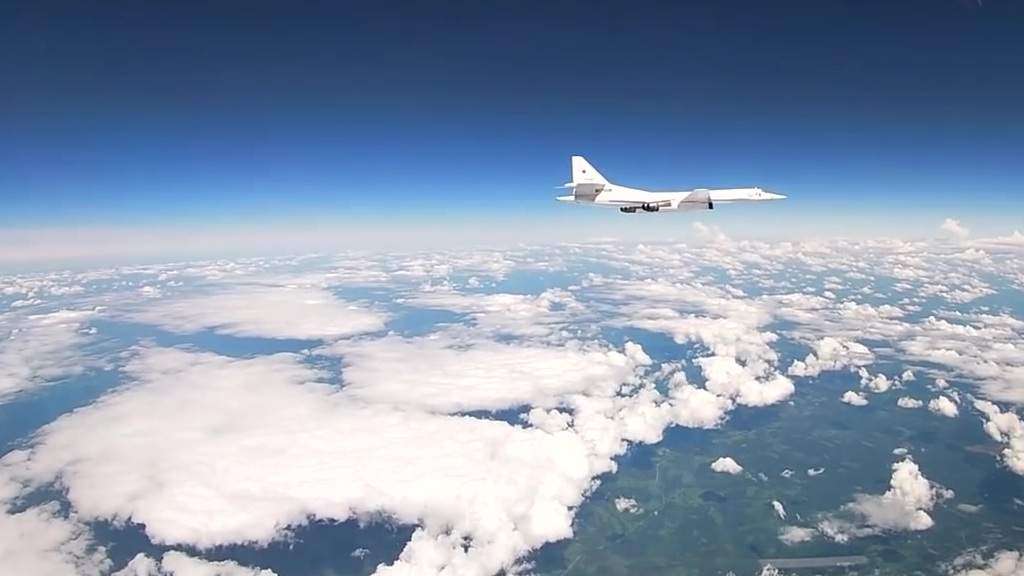 15日两架图-160在波罗的海地区的巡航,遭遇北约和瑞典战机接力跟踪,包括意大利空军的F-