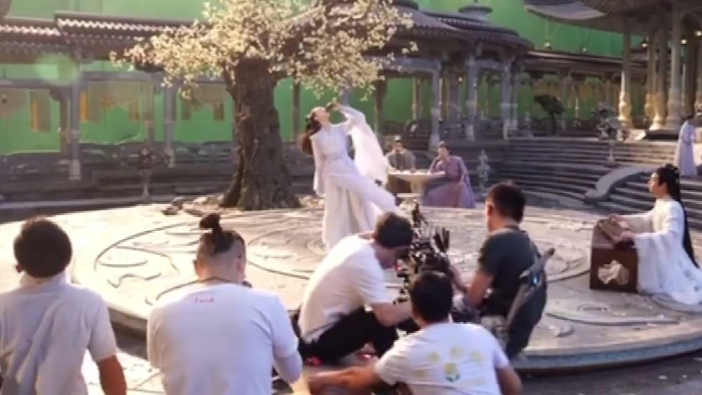 上古舞蹈组合表演开始,六指琴魔,爱的魔力转圈圈……你pick的上仙可以出c位出道了,花絮太