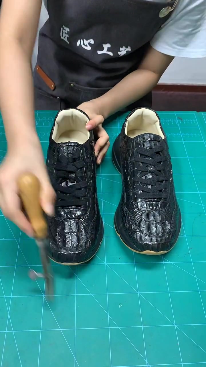 百搭运动鞋,鳄鱼皮