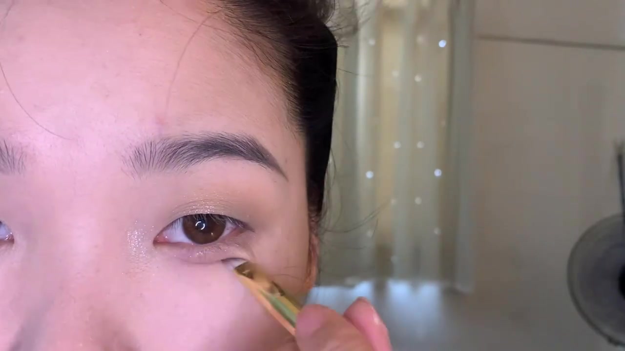 单眼皮|橘朵鸡蛋花 简单放大的日常眼妆分享 这个眼妆很简单啦,因为橘朵配好色了,不会配色的