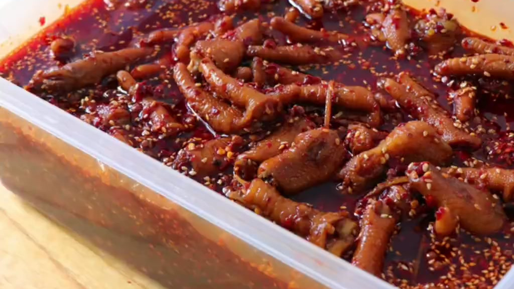 #美食diy# 【看一眼就口水直流的麻辣鸡爪】夏天街边的麻辣鸡爪,仿佛时刻在诱惑着吃货们的