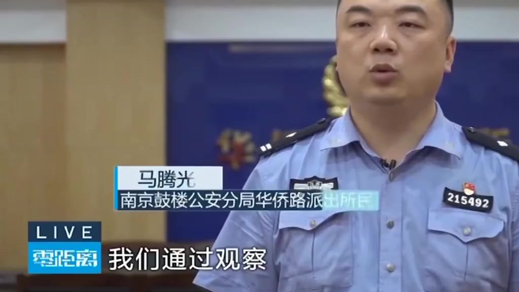 【刑侦片看多了?团伙盗窃时打手电用暗语交流】近日,江苏南京一家蛋糕店报警称店内保险柜被盗。