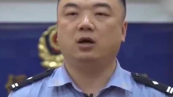 【刑侦片看多了?团伙盗窃时打手电用暗语交流】近日,江苏南京一家蛋糕店报警称店内保险柜被盗。