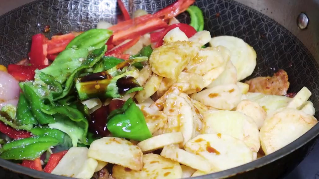 干锅土豆片怎么做才好吃?技巧全在这里 干锅土豆片怎么做才好吃?技巧全在这里,麻辣鲜香,开胃