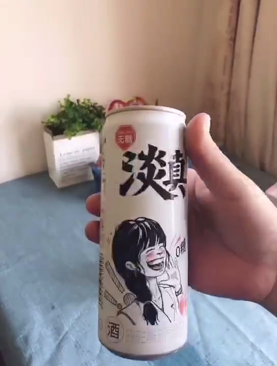 好物体验|汤达人➕苏打气泡酒=绝绝子 夏日炎炎,出门感觉就要被烤熟了! 后来决定还是不出门