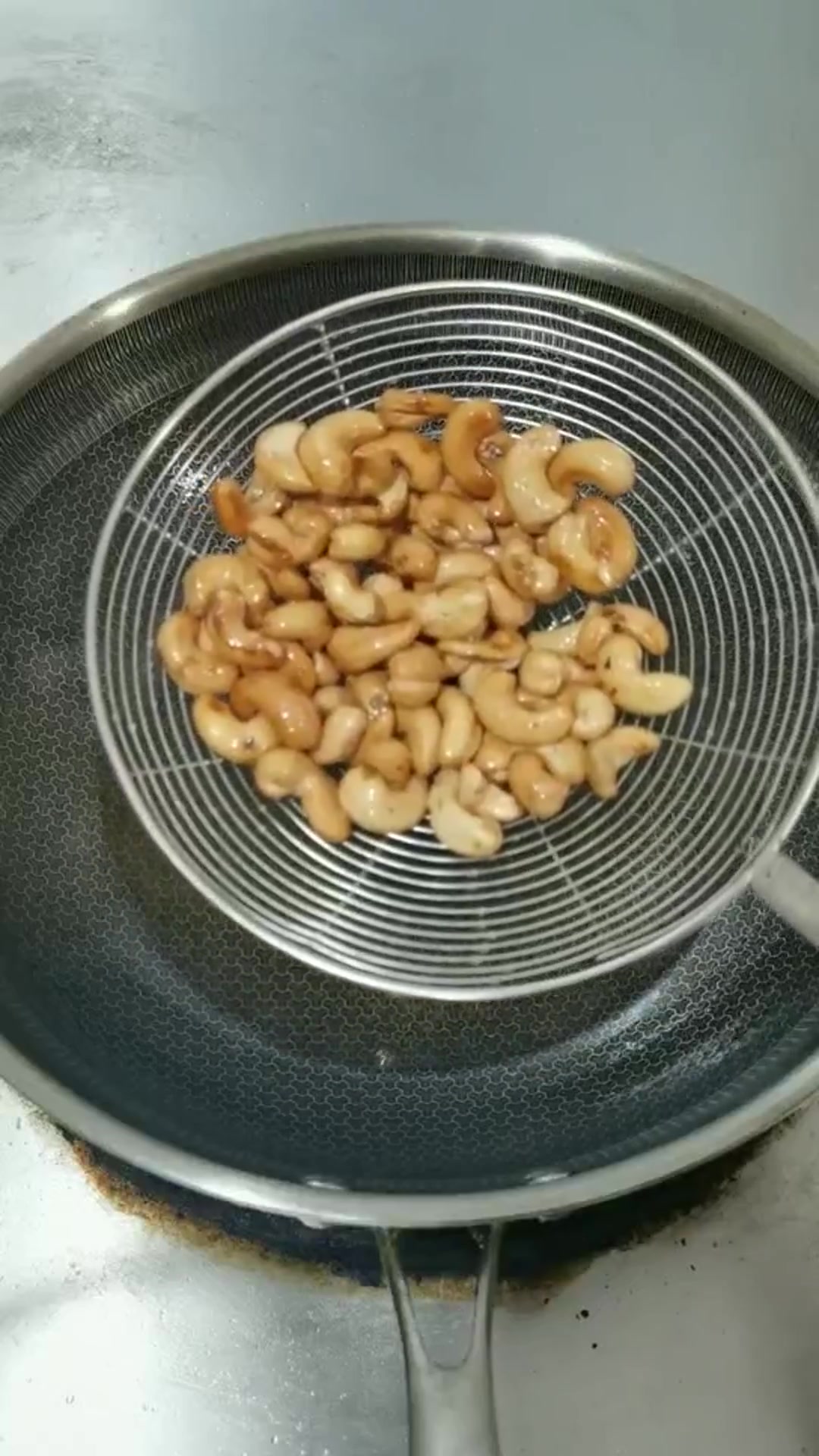 教你制作芹菜炒腰果