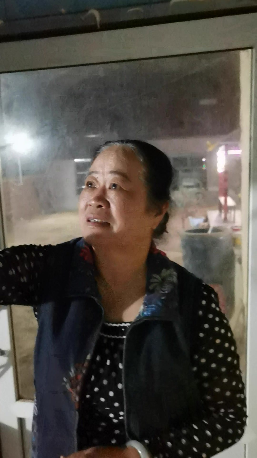 家庭蔬菜大棚远程控制浇水,也可以定时浇地,