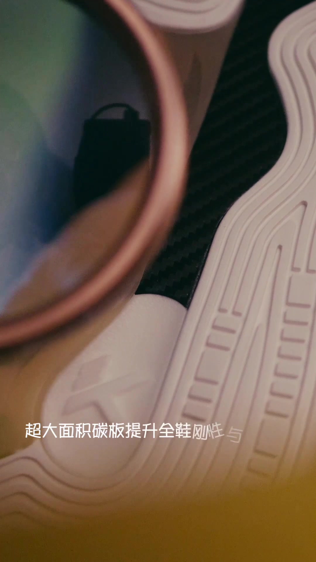 今天为大家介绍一款,看起来营养又美味的安踏kt6汤面配色篮球鞋