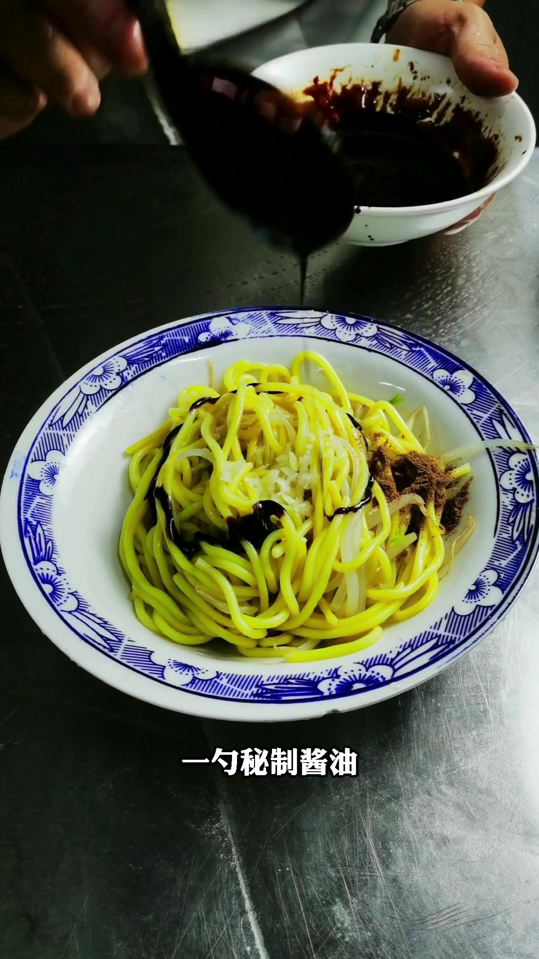 饭特香小吃培训教你热干面的做法和配料,非常简单的做法