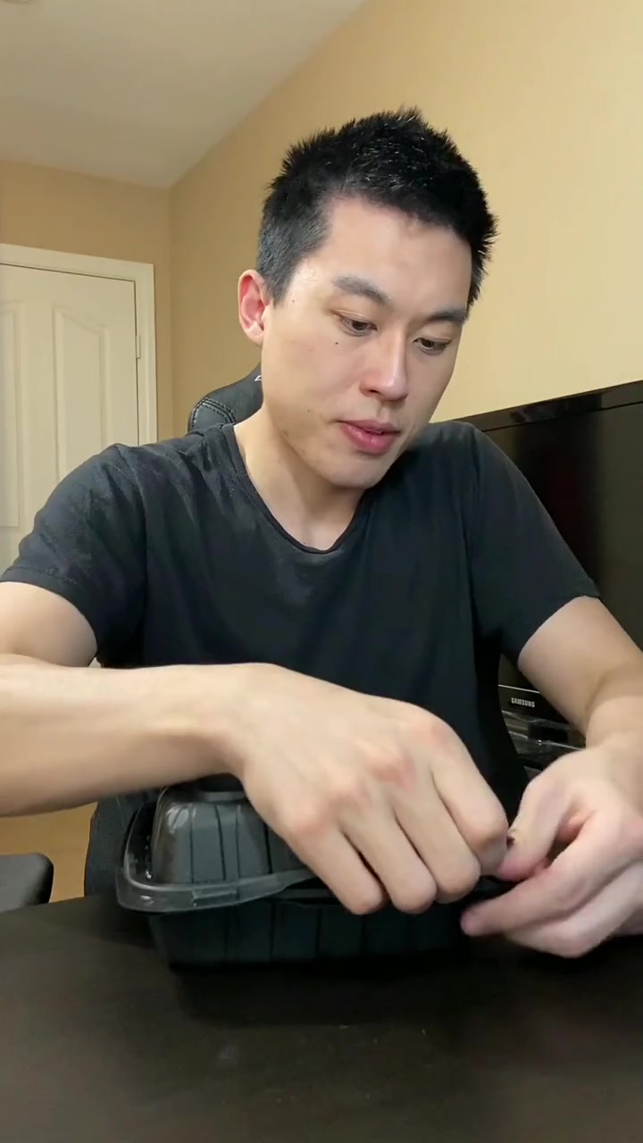在美国吃顿菲律宾烧烤,是一种怎样的体验!最后鱿鱼太劲爆