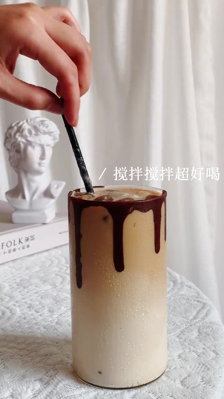 午茶☕巧克力冰拿铁|好物体验坚果棒???? ☕ 咖啡星人真是不可一日无咖啡 刷到这款冰砖拿铁觉得
