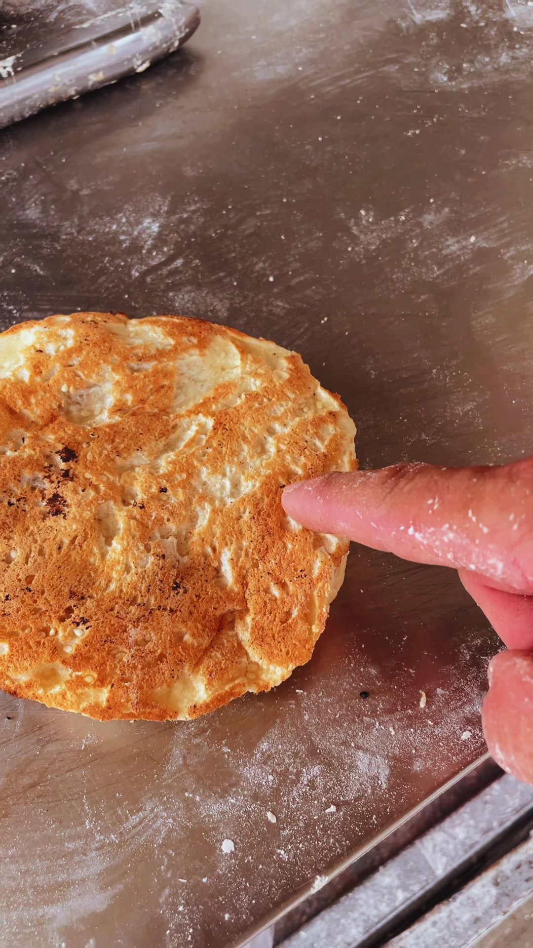 烧饼为什么会在炉上掉下来听李师傅怎么说