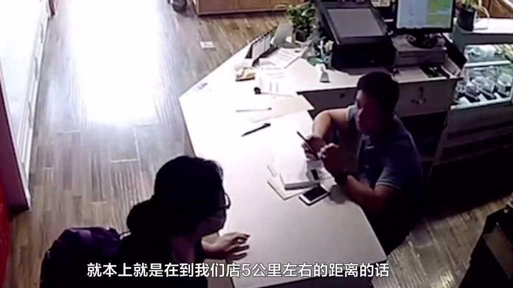 【堵车司机借用厕所店主爽快答应 还诚邀更多的人来[心]】6月24日,河北燕郊,当天路上大堵