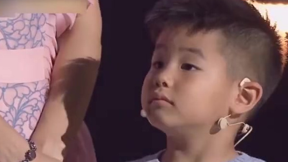 小鱼儿最擅长的就是实力坑爹,吐槽沙溢太丑,太女生,还说妈妈老公不是沙溢,哈哈哈,军艺校草的
