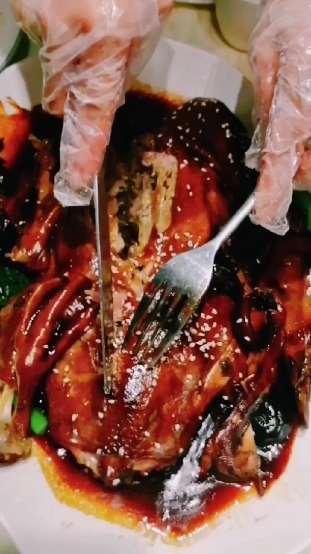 万国酒家的陈皮花雕醉鸭骨酥肉烂、浓香四溢 #视不可挡#  陈皮花雕醉鸭骨酥肉烂、浓香四溢,
