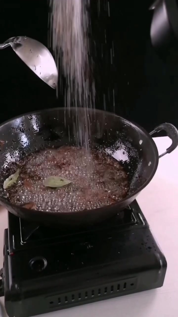 沂蒙特产马老太干煸辣肉丝好吃就在一瞬间,想吃的就来吧…