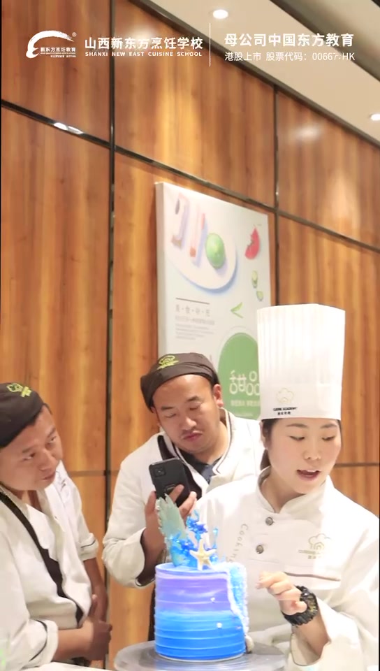 蓝色生日蛋糕这样的大海一样的深