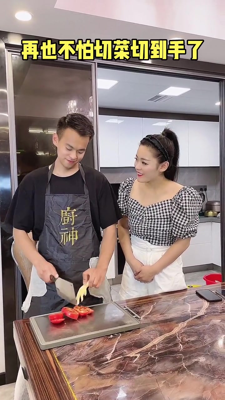 再也不怕切菜切到手了