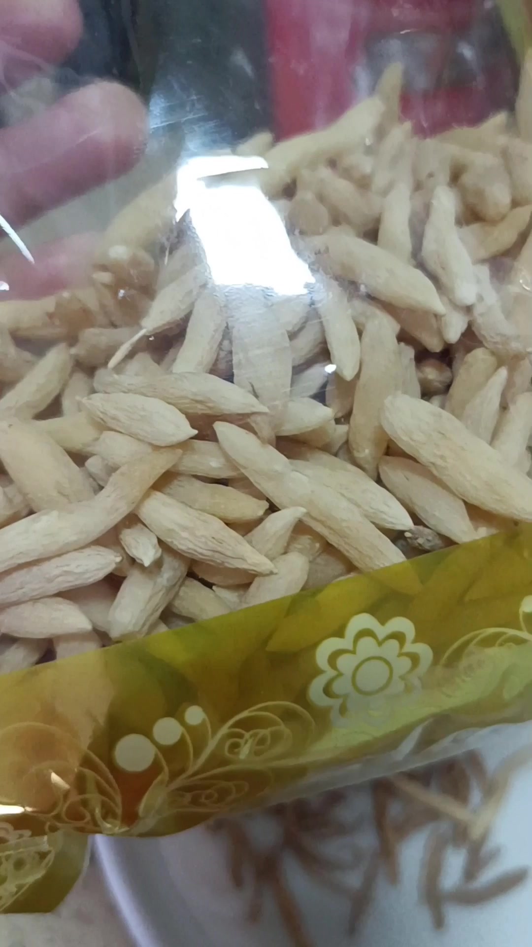 小孩日常汤!!太子参麦冬无花果炖猪骨