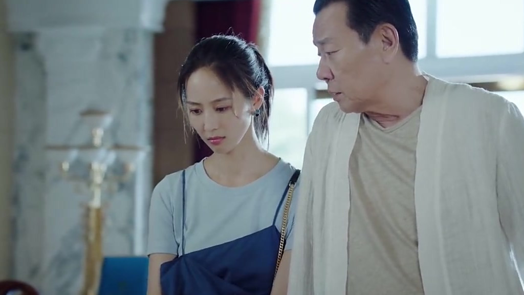 #不说再见# 任嘉伦又抓娃娃了,抓了一堆叮当猫!!!大小姐太会撒娇了8,这谁能看出她是卧底