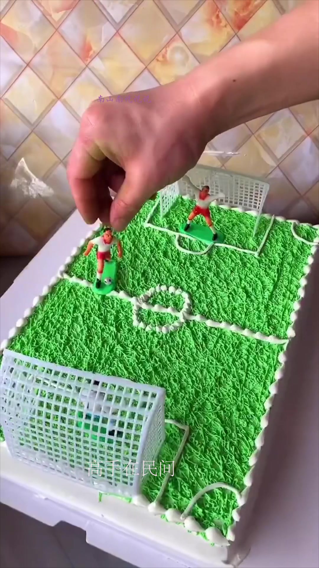 闺蜜送给篮球迷男友的生日蛋糕,看到最后一幕,真是太有心了!