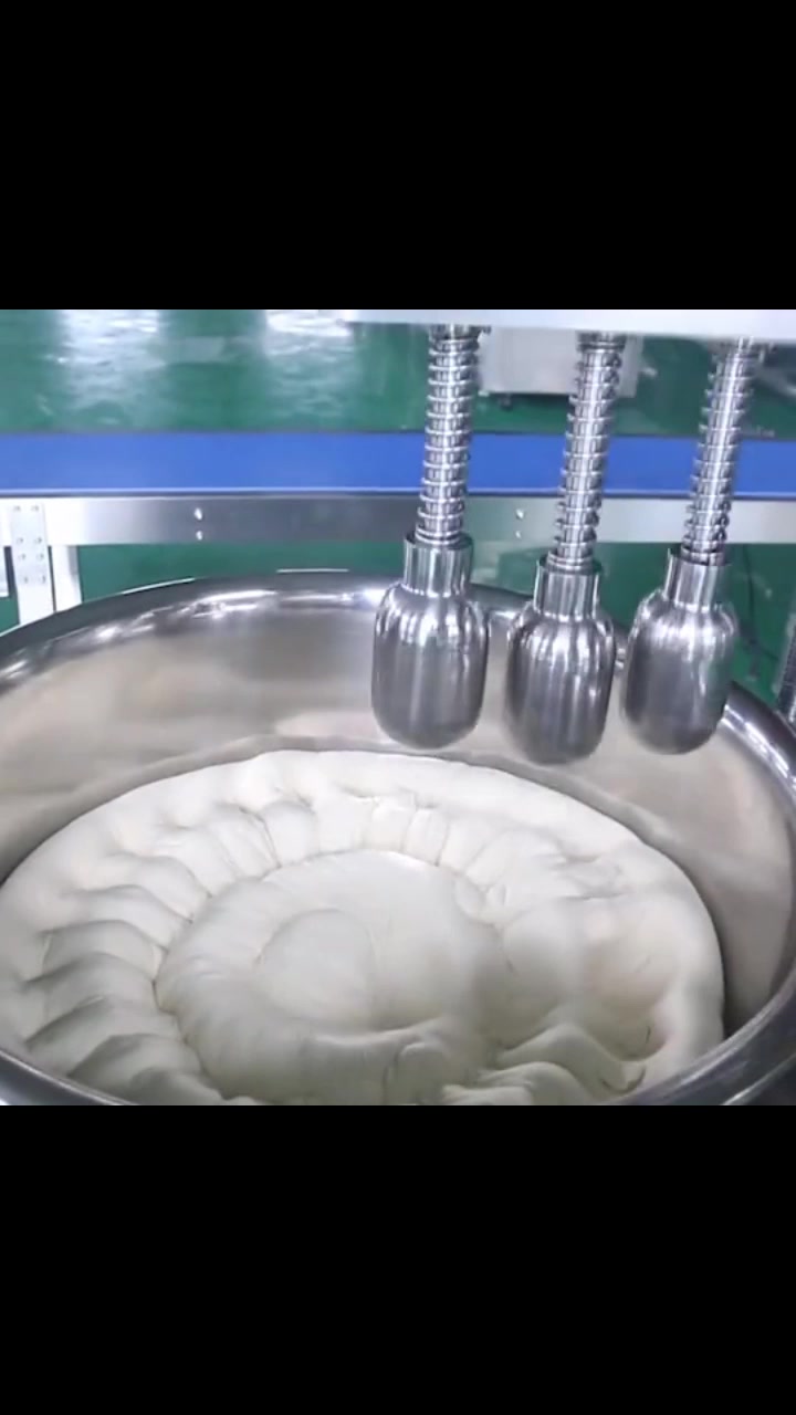 这才是真正的仿手工打糍粑,你觉得这波操作是人工赢还是机器赢?