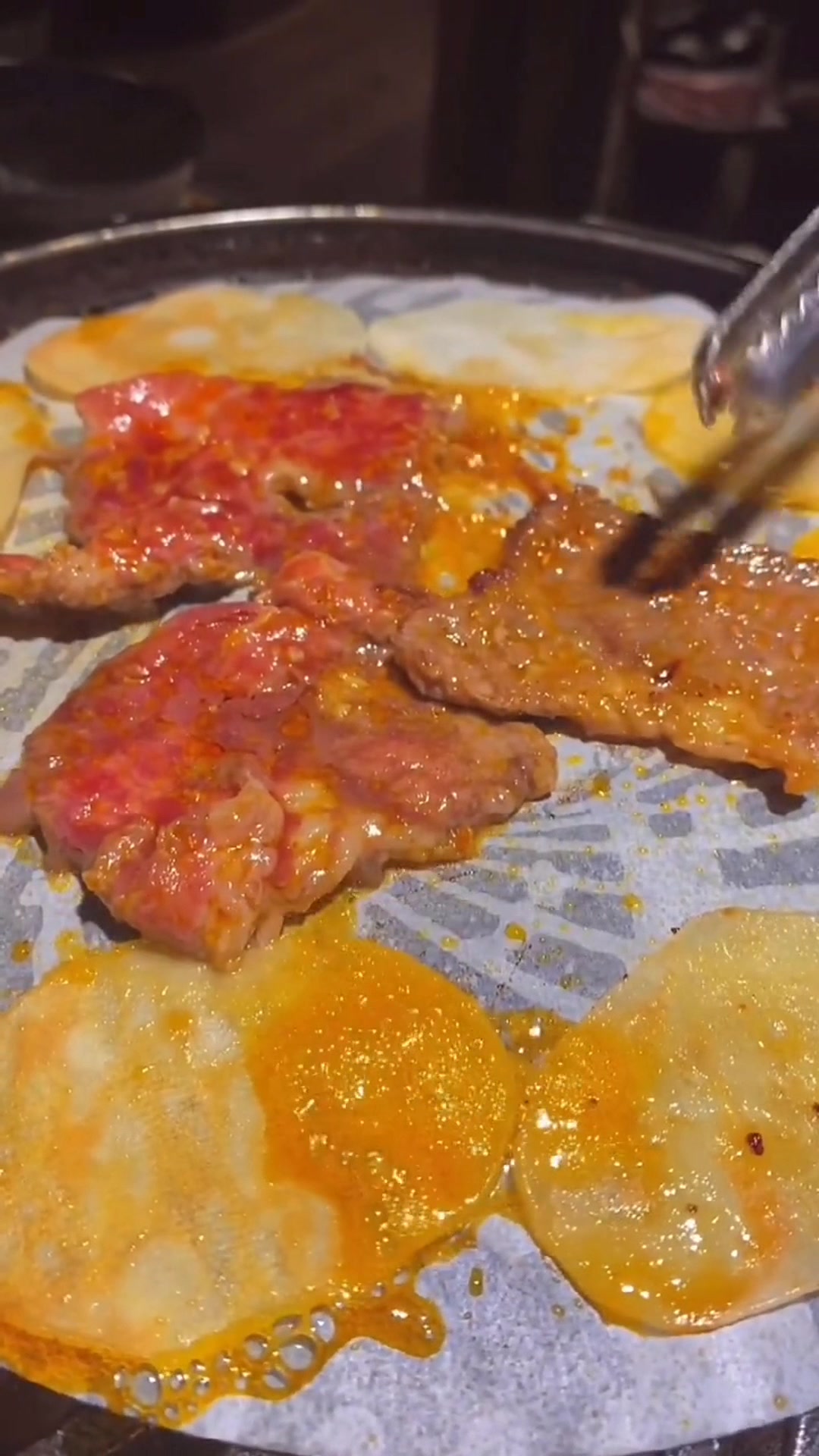 烤肉店的胡辣汤居然做成了招牌,而且还是桌桌必点