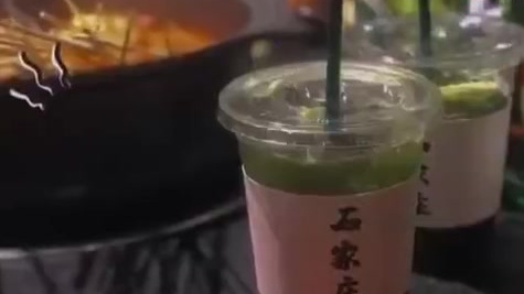 【90后女生辞职蹬三轮卖奶茶】90后女生辞职蹬三轮车卖奶茶,她并没有和家里人说,她说虽然觉