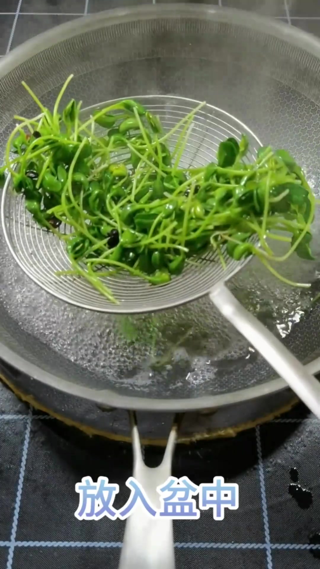 今天教你制作凉拌海蜇丝
