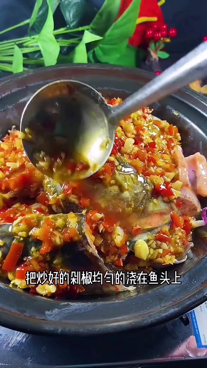 剁椒鱼头,酒店大厨亲自操作,好好学学
