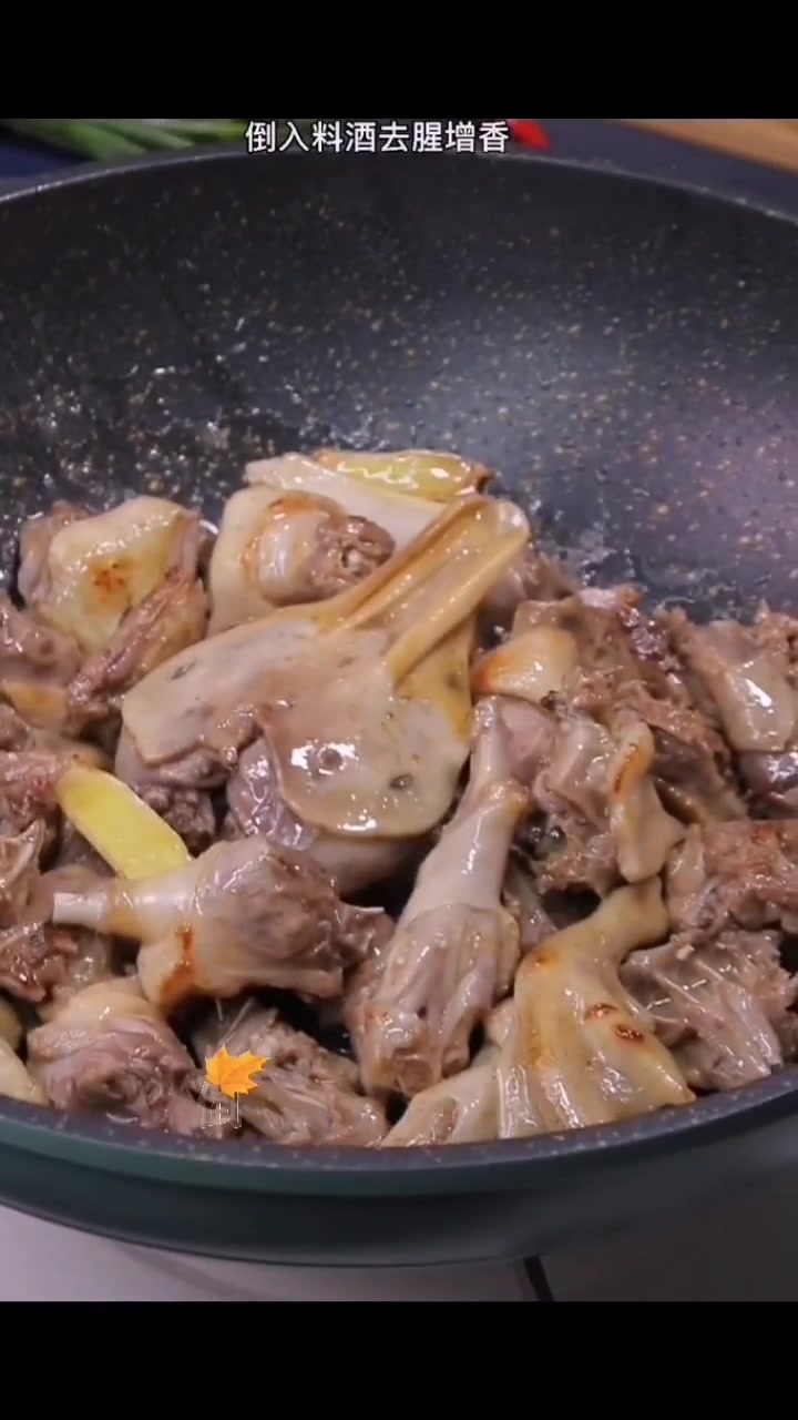 鸭子最好的做法就是老鸭汤了,味道鲜美,营养丰富。