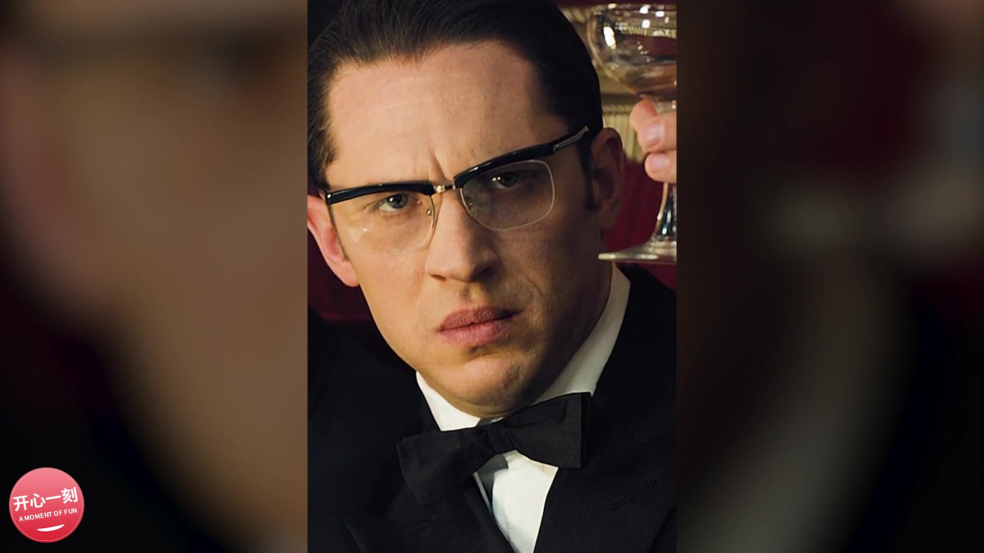 汤姆哈迪西装暴徒,毒液应该是他演的最怂的一个角色了