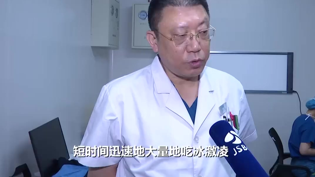 【悠着点!冰激凌吃太猛当心得冰激凌头疼症[呆]】夏季,有人在猛吃冷饮时,会头疼甚至眼前发黑