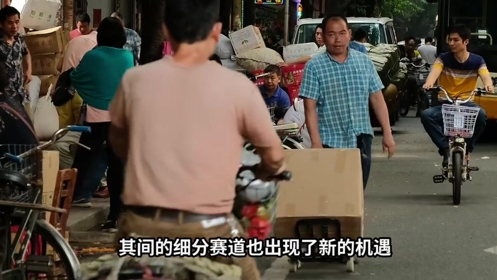 【千亿麻辣烫赛道,能被资本捧出“金凤凰”吗?】近日,麻辣烫品牌小蛮椒完成千万元级A轮融资,