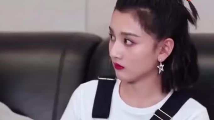 马嘉祺快乐大本营花絮cut ~ 马嘉祺:我耳朵可以两个一起动,也可以一个一个动。小时候看大