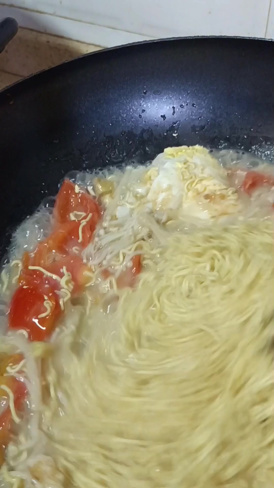 网红月亮馍,超正!解锁泡面新吃法!