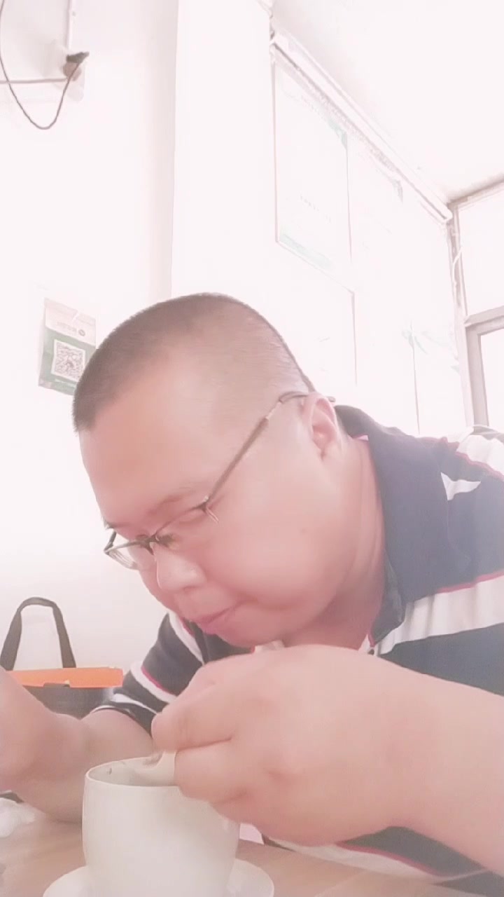 在湖南一个县城吃沙县茶树菇排骨汤,美味