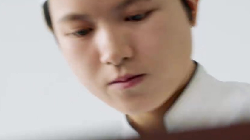 【美食纯享:这是中国最小巧的点心吗?】90后姑娘蒋露露,学艺十年,平凡的面团在她手上变幻着