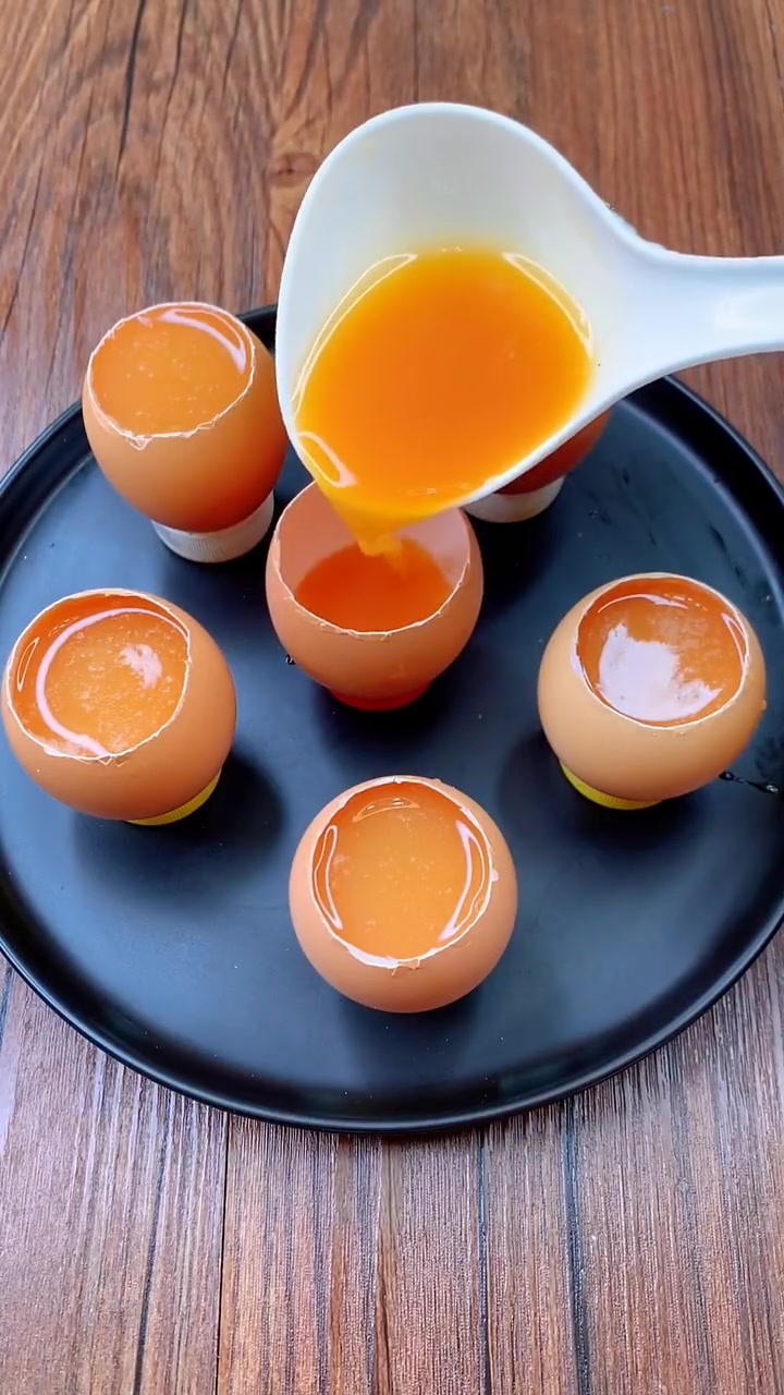 原本以为是普通的鸡蛋,剥开皮一看我懵了,实在是下不去口!