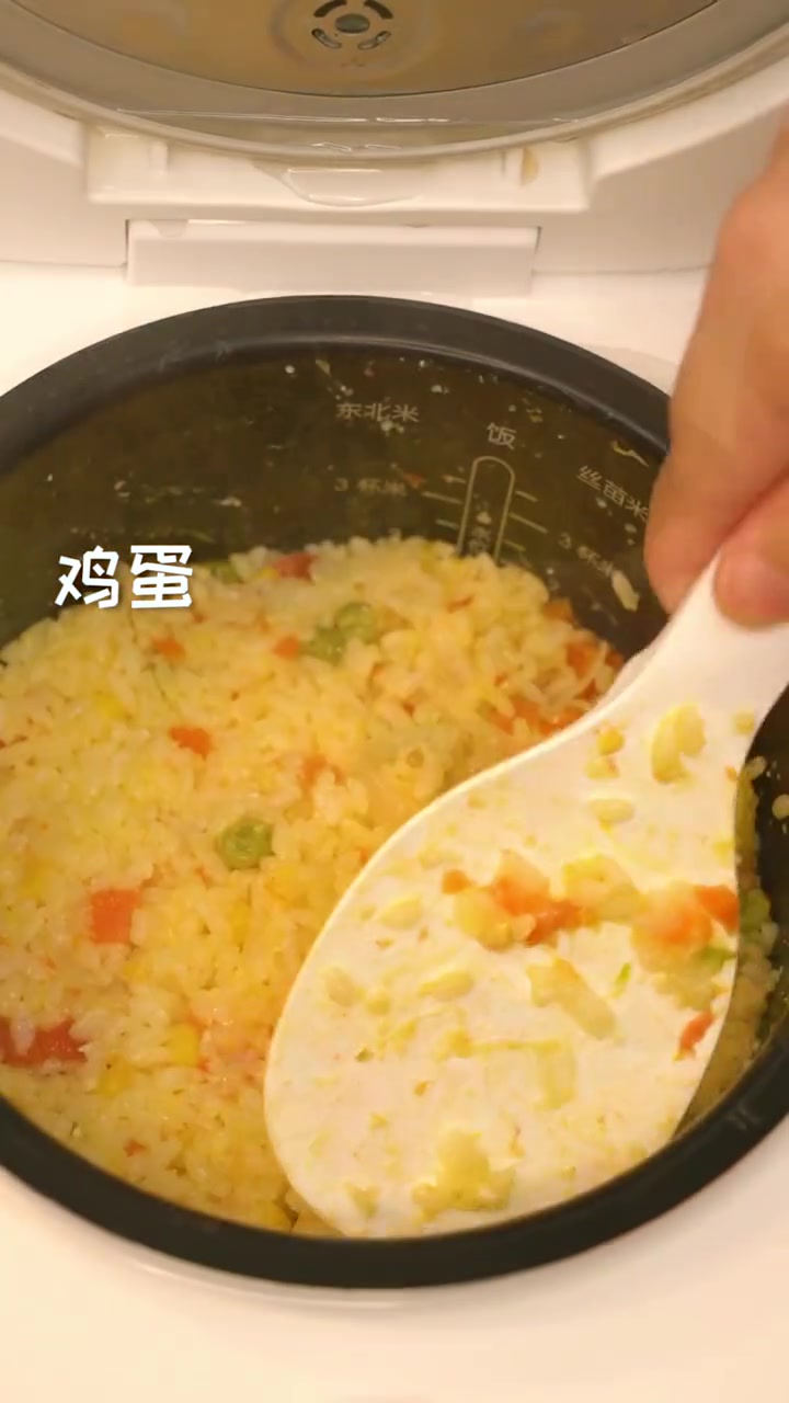 家里的电饭锅也可以做芝士焗饭了,想吃的赶紧学起来