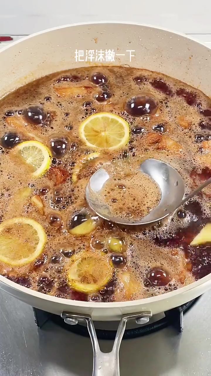 可乐鸡翅大家都吃腻了吧、今天我们换个做法、可乐排骨,堪称完美