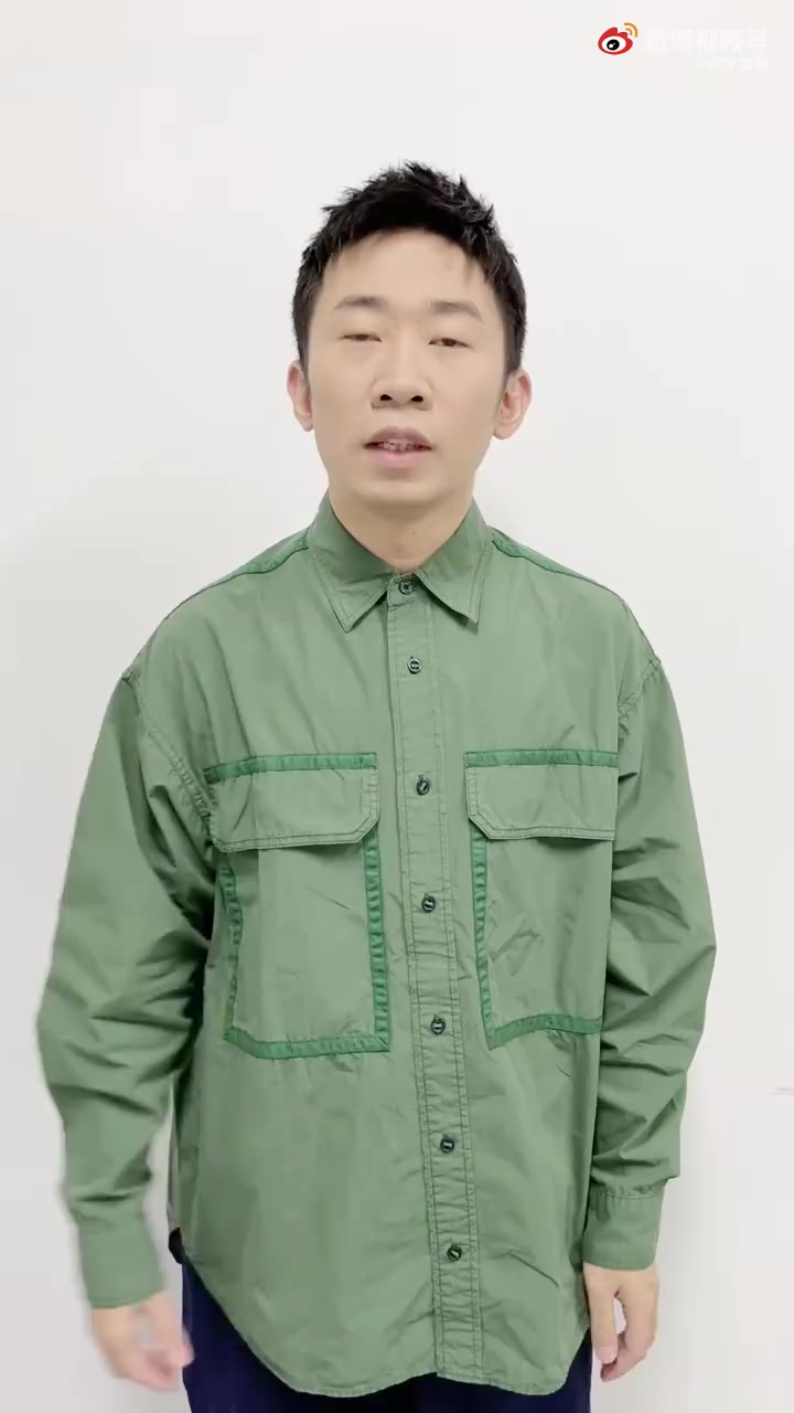 @杨迪 和@不求人 居然在悄咪咪打电话????听说还要和@宋雨琦 还有鲨鱼哟syy 接头,他们究