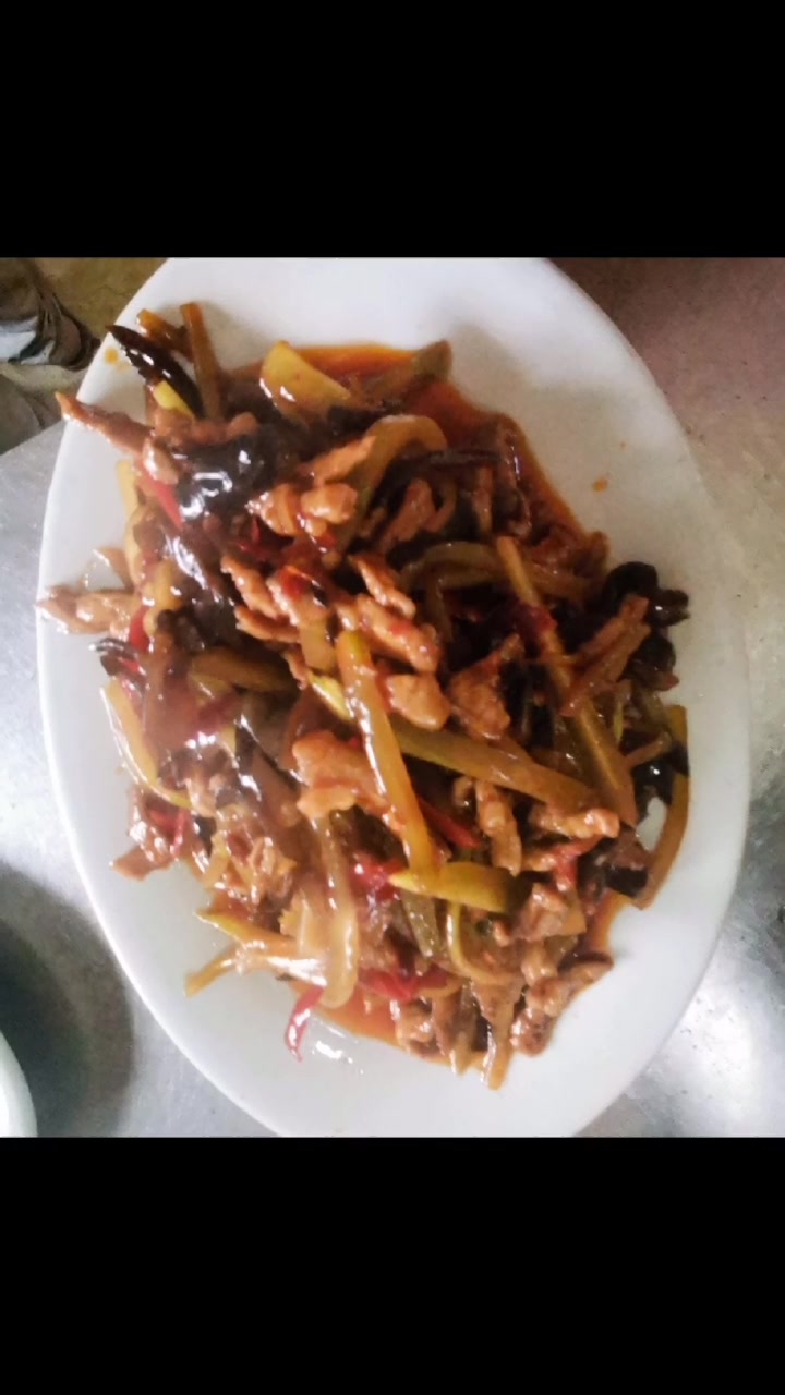 下饭菜,宫保鸡丁和鱼香肉丝