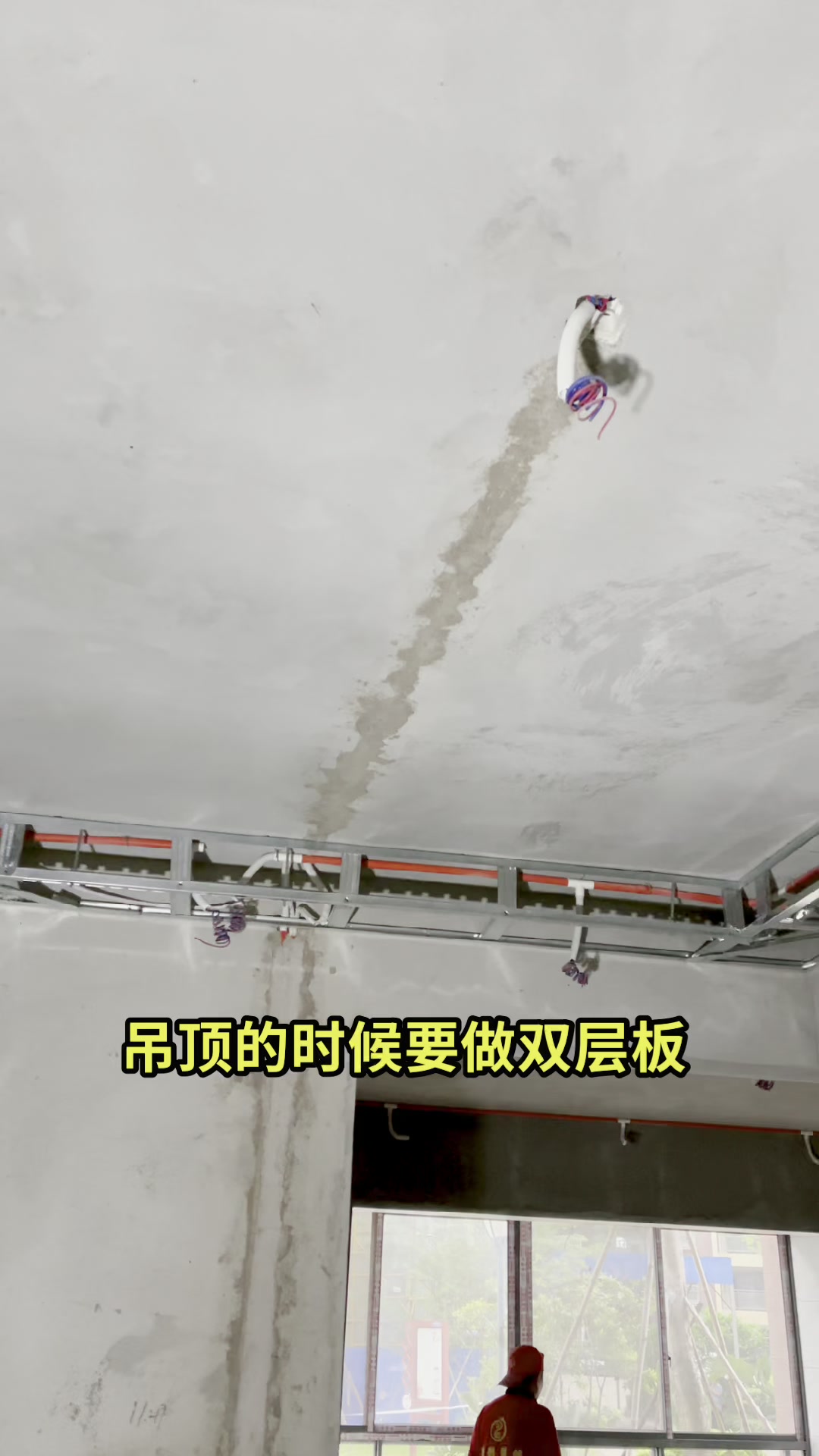 吊顶用轻钢龙骨好还木龙骨好