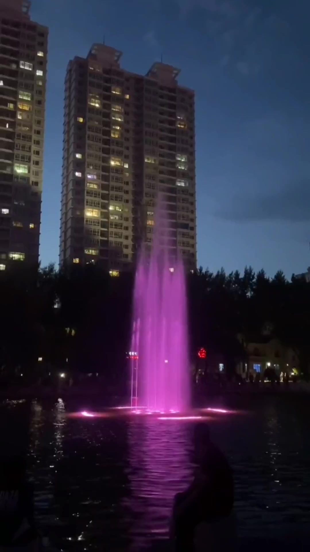 你是喜欢大城市的喧嚣还是喜欢家乡的朴素无华?