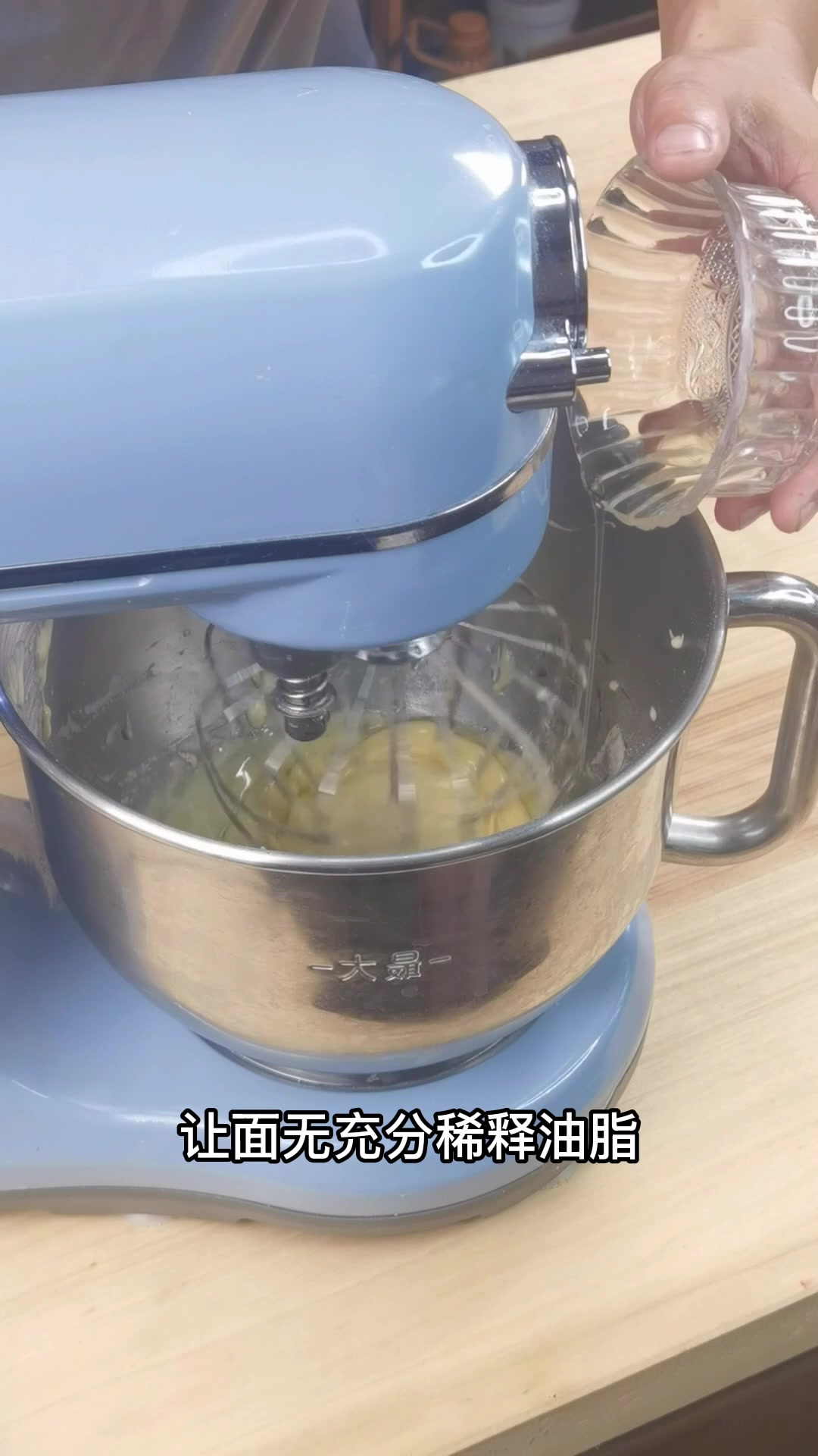 简单纸杯蛋糕做法,纸杯蛋糕配方。