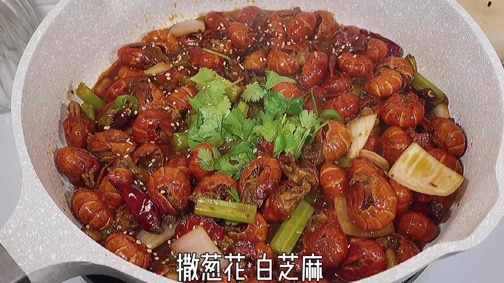 #美食# 【辣炒龙虾尾】好吃到停不下来!龙虾尾就是要够辣够麻才过瘾,快安排~