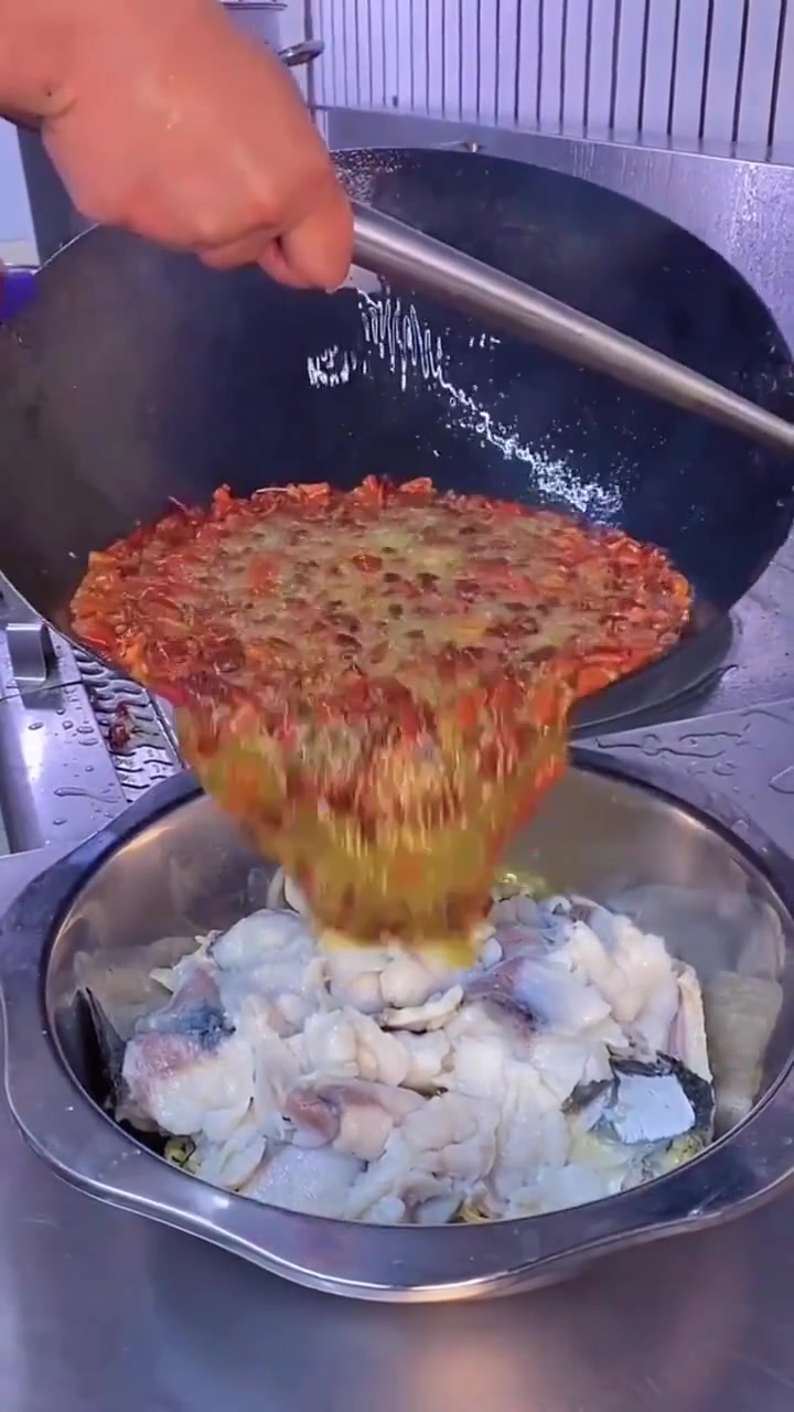 饭店这样做鱼,一个月老板能赔多少?生意就没有这样干得