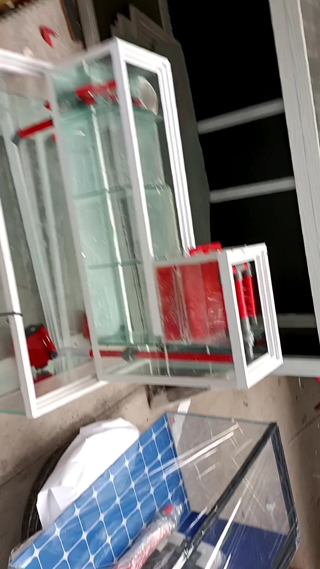 白色塑料包边,双层干湿分离盒,可选配底纸,下水防溢流