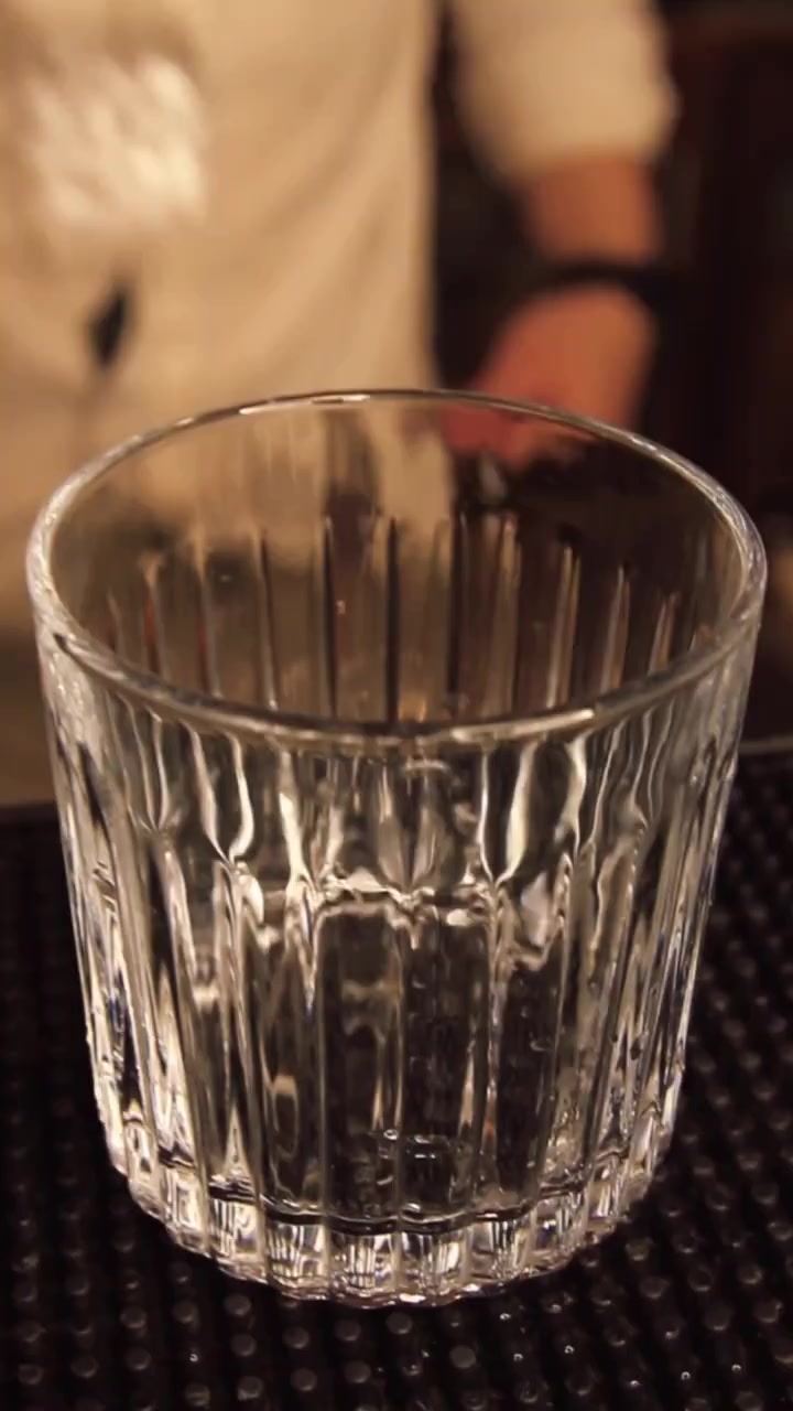 威士忌酸,一杯超经典的鸡尾酒,酸甜有度让人上头…